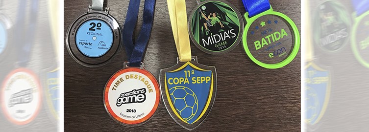 Medalhas de acrílico: por que utilizar esse item para premiar seus funcionários?